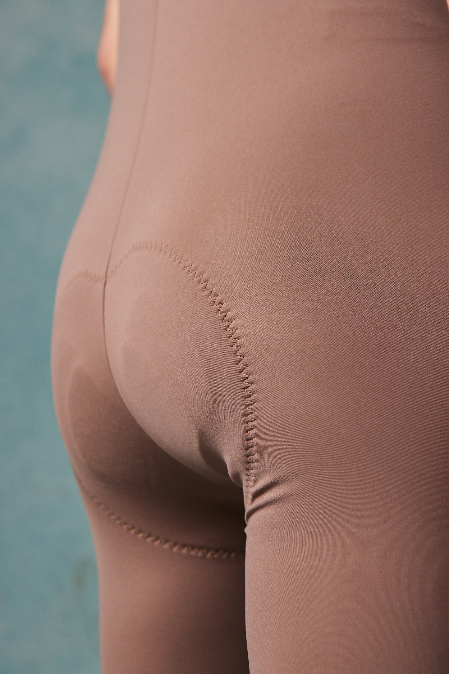 MOMENTUM BIB SHORTS | DEEP TAUPE