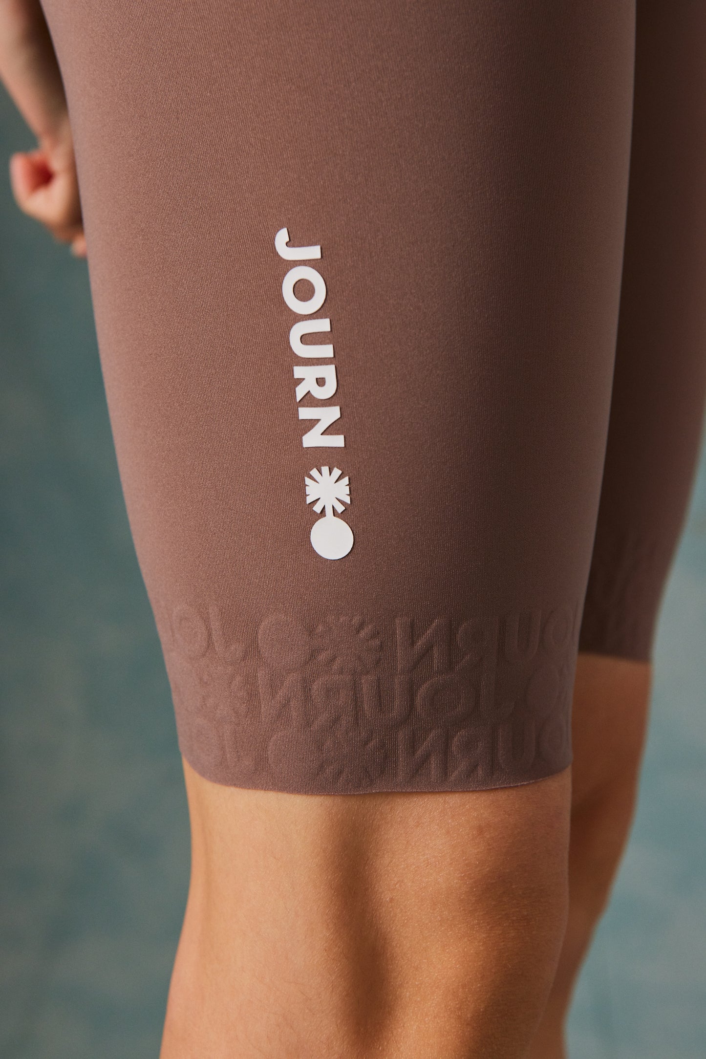 WOMEN'S MOMENTUM BIB SHORTS | DEEP TAUPE